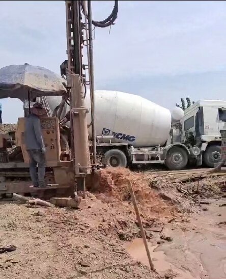 黄冈岩石井施工